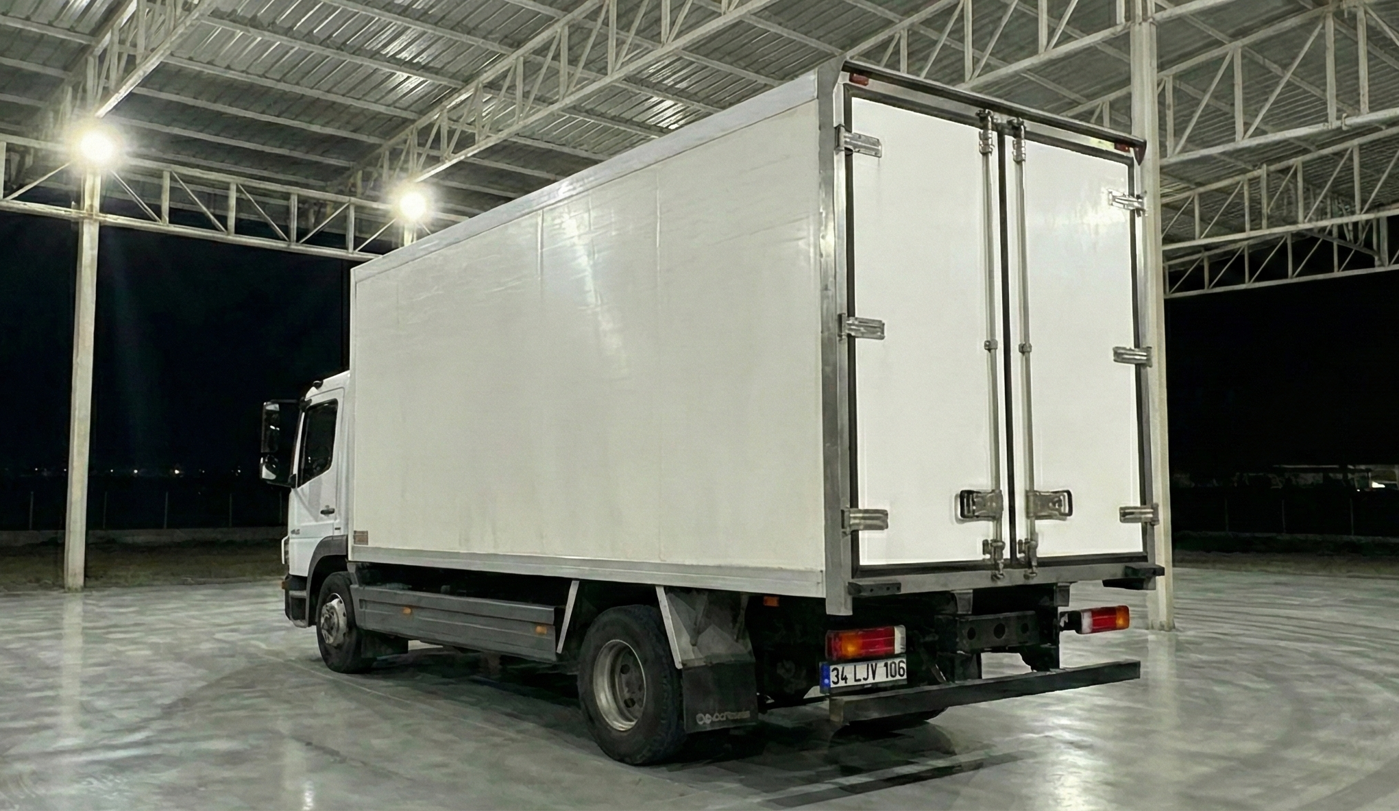Mercedes Atego | Paslanmaz Galvaniz Kapalı Kasa Çözümü